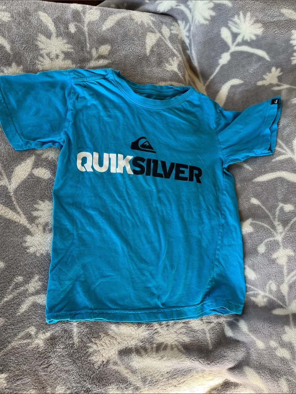 Big Boys 4 PC  Nike/Hurley/Quicksilver/ Gap Bundle 2 tees & 2 Shorts Sz 10/12